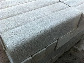 整齊的混凝土路側(cè)石