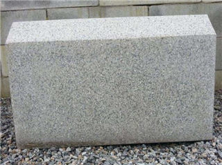 廣州邦堅(jiān)生產(chǎn)的仿花崗巖路平石