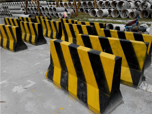 廣州水泥墩-廣州公路水泥防撞墩多少錢-邦堅(jiān)品牌(圖1) 廣州水泥墩-廣州公路水泥防撞墩多少錢-邦堅(jiān)品牌(圖1)