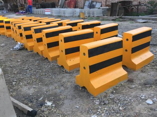 廣州水泥防撞墩出現(xiàn)裂縫如何修補