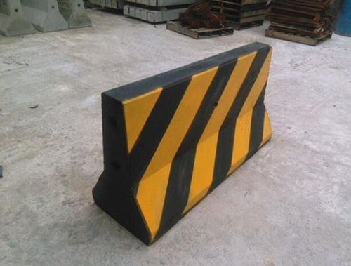 水泥防撞墩的常見應(yīng)用場(chǎng)景