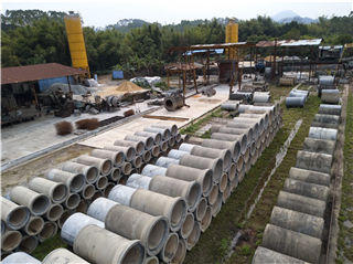 廠家正在生產(chǎn)離心混凝土排水管