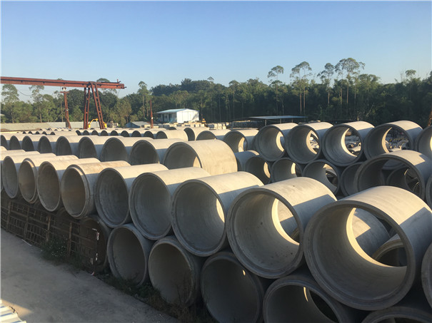 夕陽下的混凝土頂管