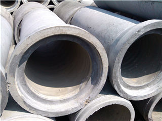 廠家生產(chǎn)好的離心水泥管