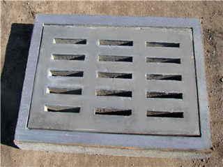 水泥蓋板(圖2) 準(zhǔn)備安裝的水泥蓋板