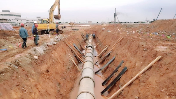 水泥管(圖8) 水泥管在排洪排水方面發(fā)揮很大作用