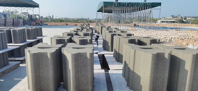 剛出廠的大型生態(tài)磚